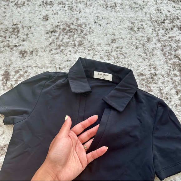 Aritzia - Babaton Short Sleeve Collared V-Neck Shirt - Picture 2 of 2